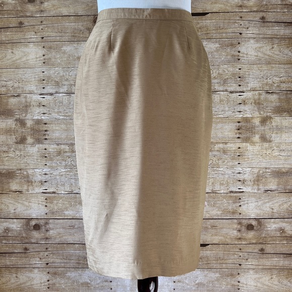 Elegant Size 16W Beige Skirt - Picture 2 of 8